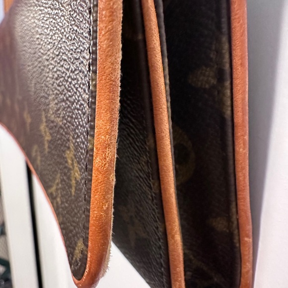 Louis Vuitton Monogram Twin Pochette GM crossbody - Picture 13 of 15